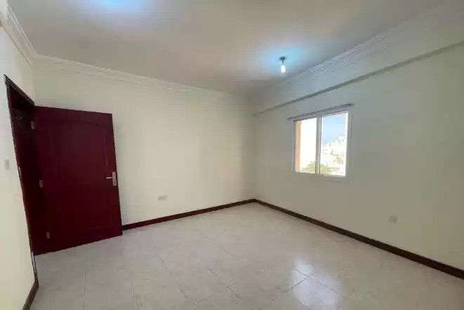 Residential Ready Property 1 Bedroom U/F Apartment  for rent in Doha #7646 - 1  image 